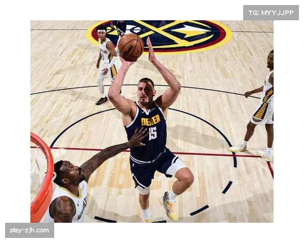 掘金约基奇场均近三双 中锋策应成进攻发起新方式