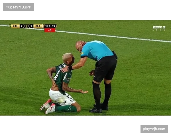 球员倒地反应真实性判断 裁判需区分夸张与真实接触